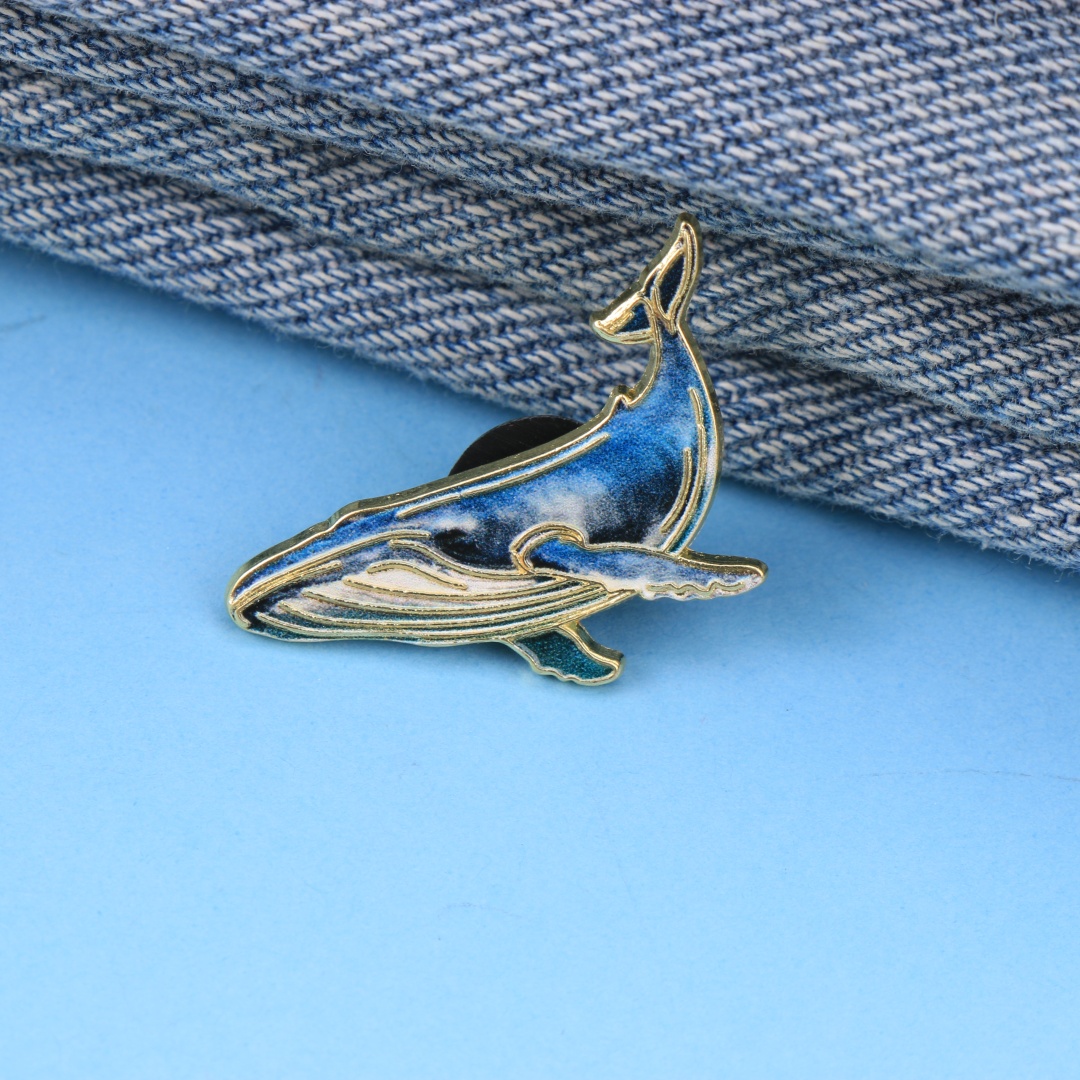 Gradient Blue Whale Enamel Pin - Embroidery Whale 评论和价格