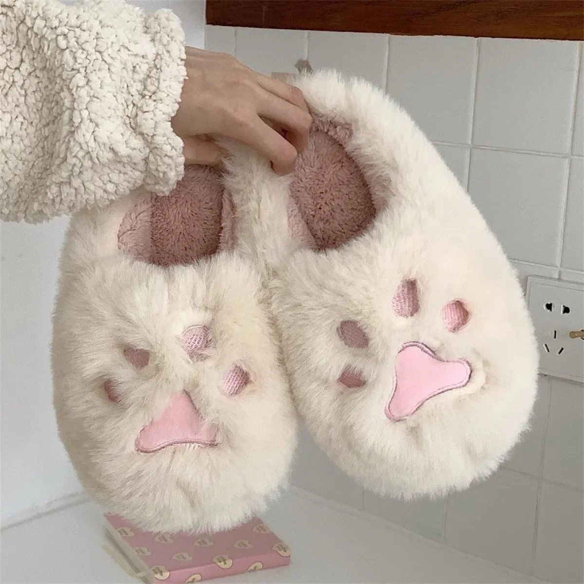 Women Kawaii Cat Claws Fluffy  - Embroidery Xmas 评论和价格