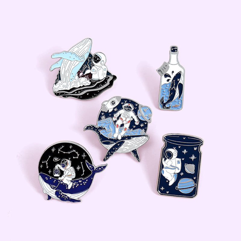 Whale Astronaut Drifting Bottl - Embroidery Whale 评论和价格